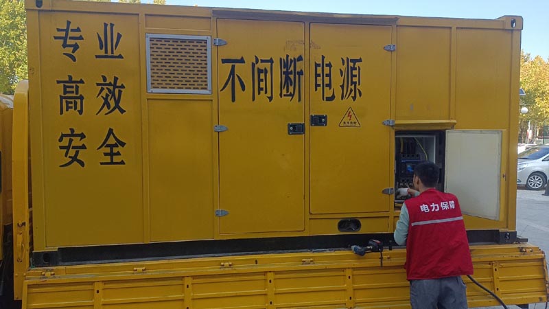 雨山柴油发电机组和UPS电源配合使用时，如何避免切换过程中的电力中断？
