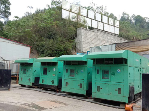 雨山先进的应急发电机系统中智能监测和控制系统如何确保电压稳定？